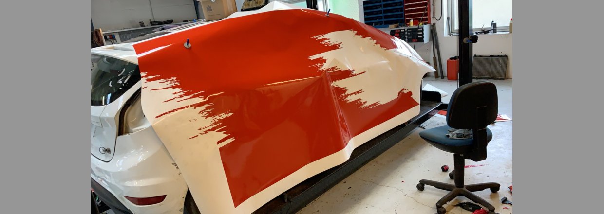 Dekorering af rallybil til motorsport