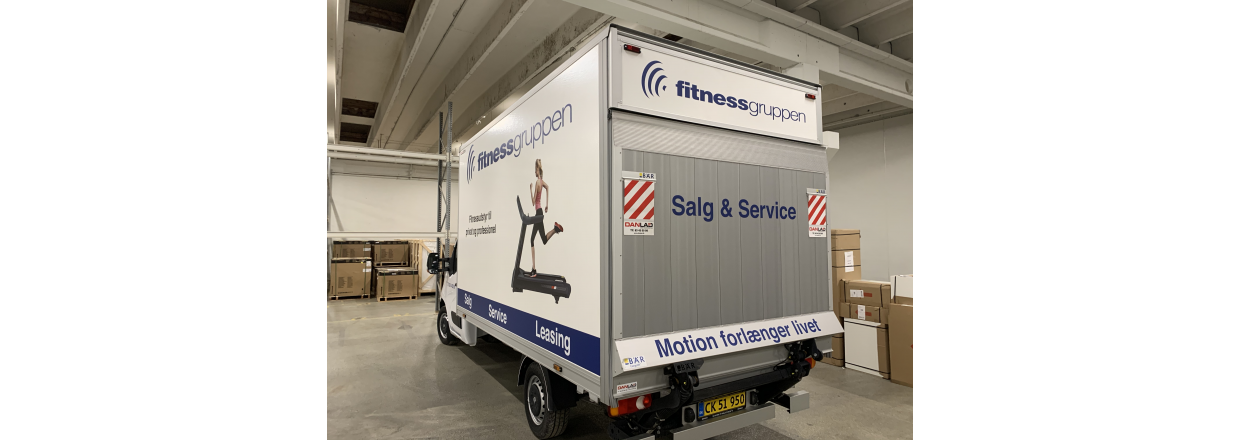 Bilreklame til Fitnessgruppen A/S