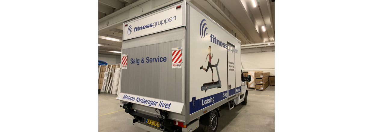 Bilreklame til Fitnessgruppen A/S